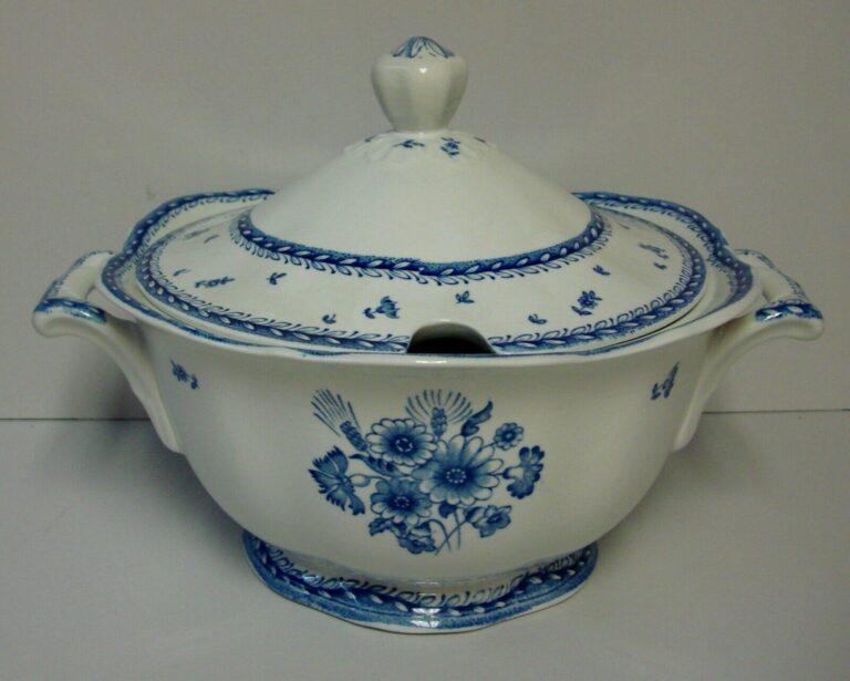 Read more about the article Arabia of Finland FINN FLOWER BLUE Soup Tureen SQUARE FINIAL BEST