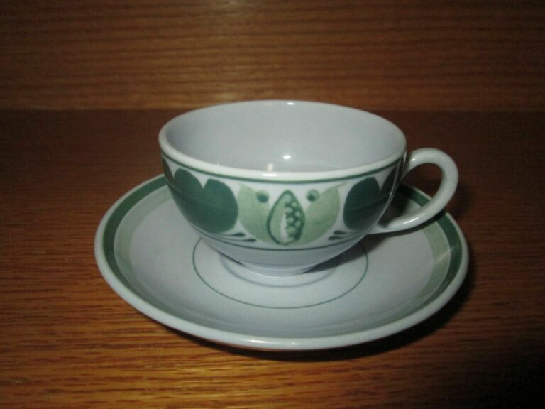 Read more about the article Arabia Made in Finland Tea Cup and Saucer Hand Painted Green Laurel