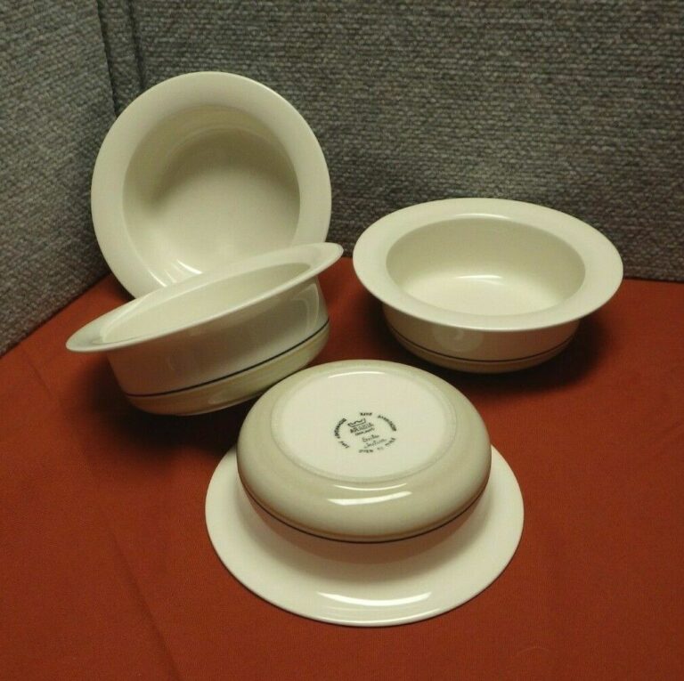 Read more about the article 4 Arabia Finland Seita Arctica Soup Cereal Bowls Nice Condition