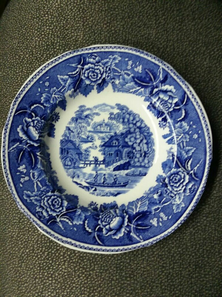 Read more about the article Vintage Arabia of Finland Large Rimmed Soup Bowl Landscape Blue