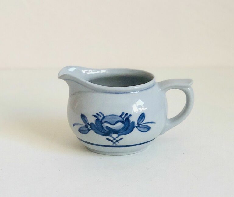 Read more about the article ARABIA Blue Rose Creamer Pitcher Blue Trim Made In Finland Country Kitchen