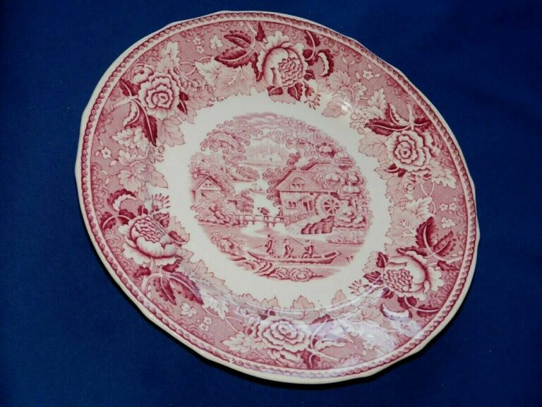Read more about the article Arabia Landscape Red pink transferware dinner or display plate Made in Finland