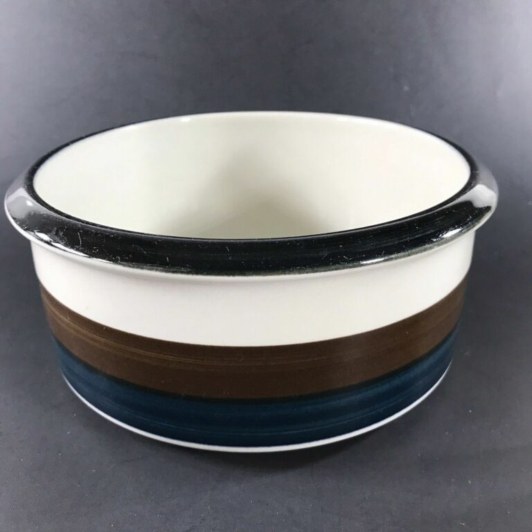 Read more about the article Kaira Arabia Finland Vegetable Serving Bowl Blue Brown Ring Vintage