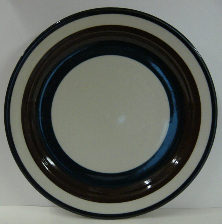 Read more about the article Arabia of Finland KAIRA Dinner Plate NICE More Available