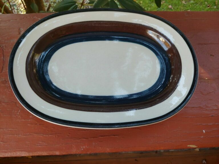 Read more about the article ARABIA FINLAND KAIRA 9 1/4” X 13” SERVING platter plate BROWN and BLUE BANDS