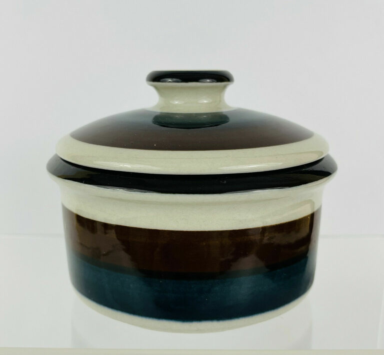 Read more about the article Arabia Finland Kaira Sugar Bowl w/Lid Brown Blue MINT