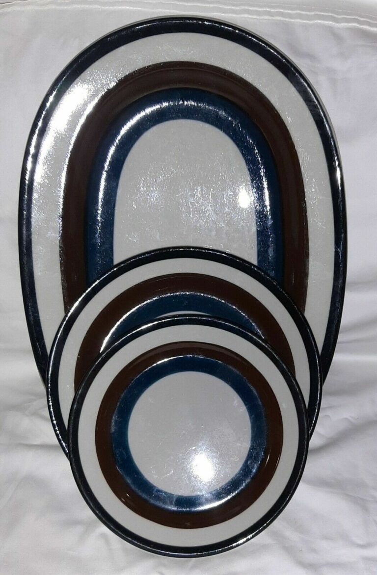 Read more about the article 3 pieces Mid Century ARABIA Finland Kaira  platter and plates. 3 Ruija Plates