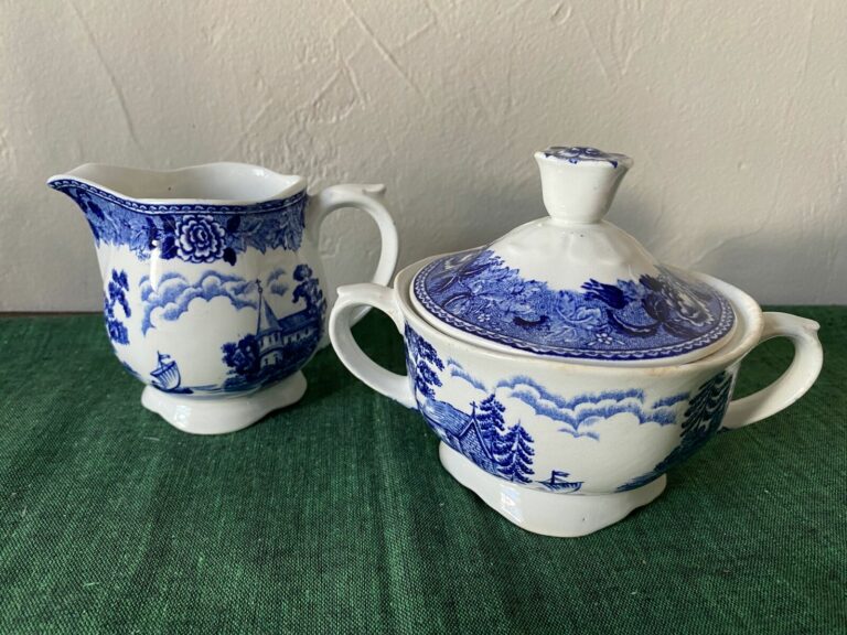 Read more about the article Vintage Arabia of Finland LANDSCAPE BLUE Cream and Sugar Set