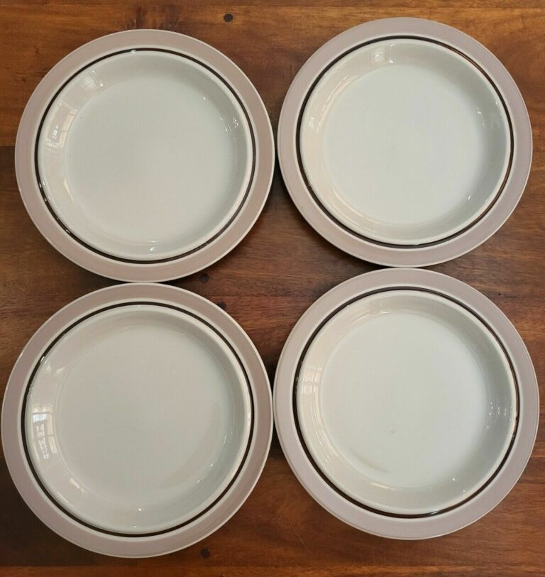 Read more about the article Vintage MCM Arabia Finland Koralli Dinner Plates Set of 4 (Rare) Ulla Procopé