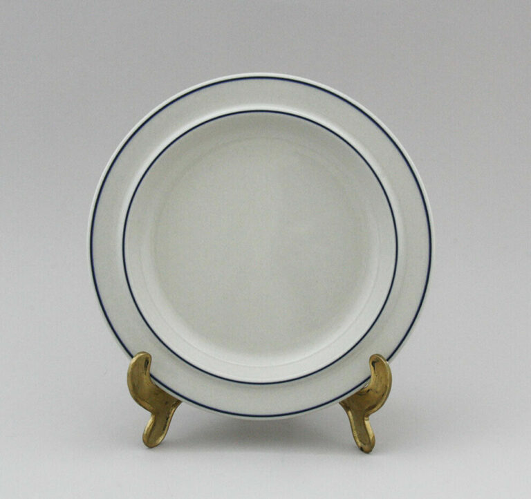 Read more about the article Arabia/ SAIMAA/ Сhop plate D 33 cm /  Richard Lindh. Year  1980-85.