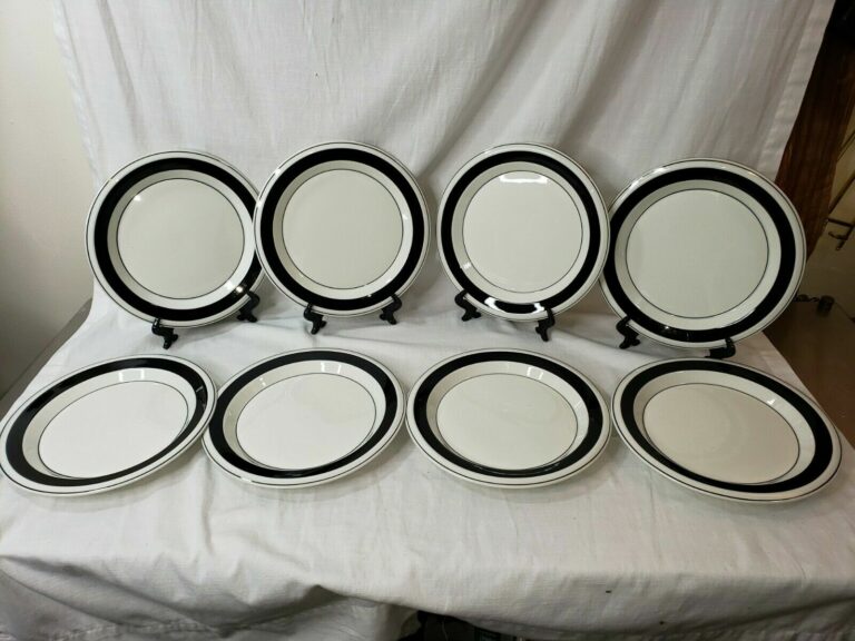 Read more about the article Vintage Finland Arabia : 8x Lot Faenza Black Stripe Dinner Plate 10 1/4″ – Used