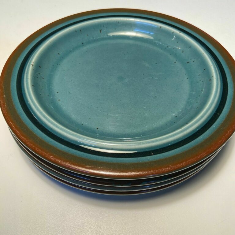 Read more about the article Arabia Finland MERI BLUE Plates and Bowls Mid Century Modern CHOICE