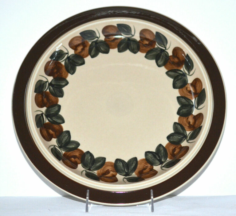 Read more about the article Arabia Finland Ruija Troubadour ROUND CHOP PLATE PLATTER 13″  Fruit  Leaves  EXC