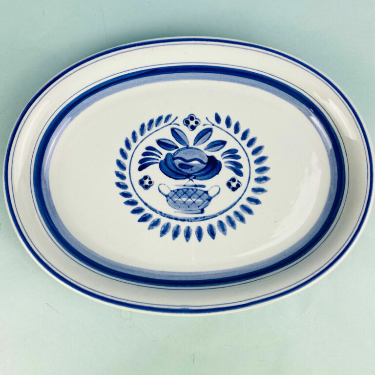 Read more about the article Arabia Finland Blue Rose 12” Oval Serving Platter Hand Painted Scandinavia