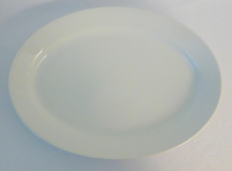 Read more about the article Arabia Finland Large Arctica White Oval Platter 18″ x 13″ x 2 1/2″ H 5.3 Lbs