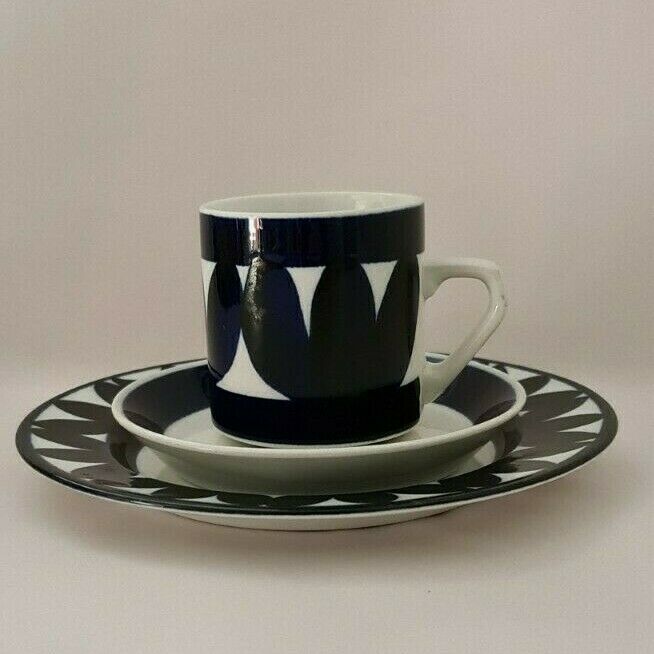 Read more about the article Raija Uosikkinen Göran Bäck Blue Sotka Cup and Saucer and Cake Plate Arabia Finland
