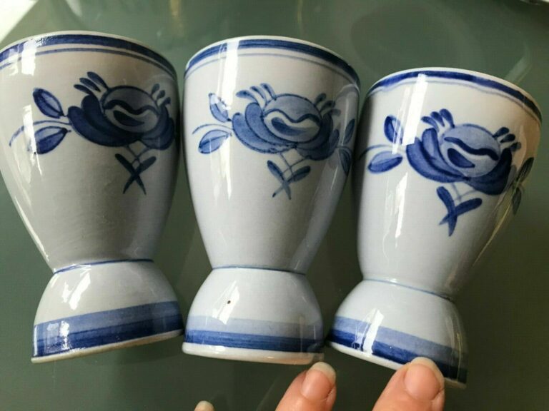 Read more about the article 3  Vintage Arabia Finland Blue Rose Pattern Earthenware Double Egg Cup