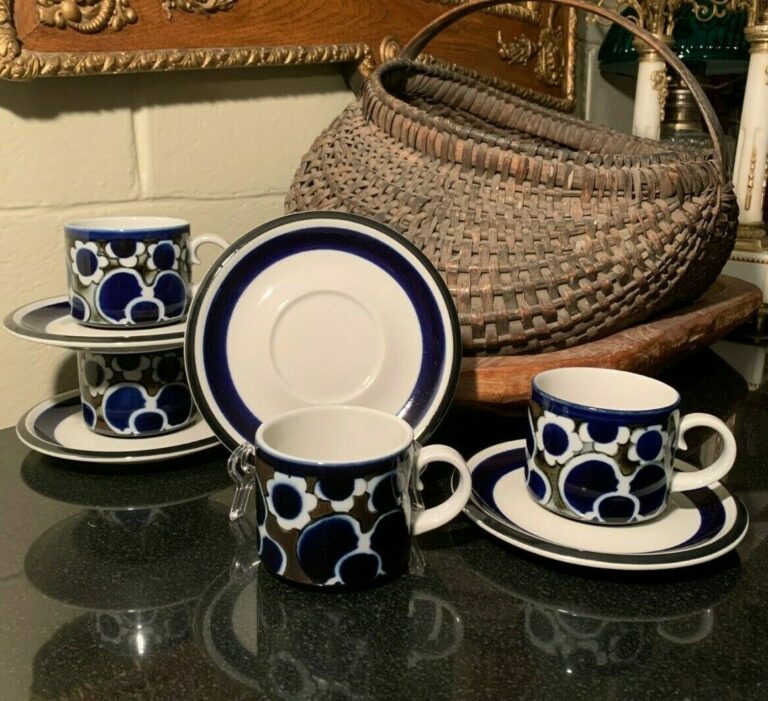 Read more about the article 4 Arabia Saara Flat Cup and Saucer Sets Blue Brown and Black Hand Decorated Finland