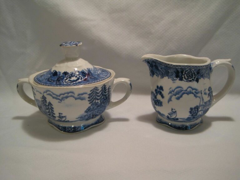 Read more about the article Vintage Arabia of Finland Cream and Sugar Dish Landscape Blue