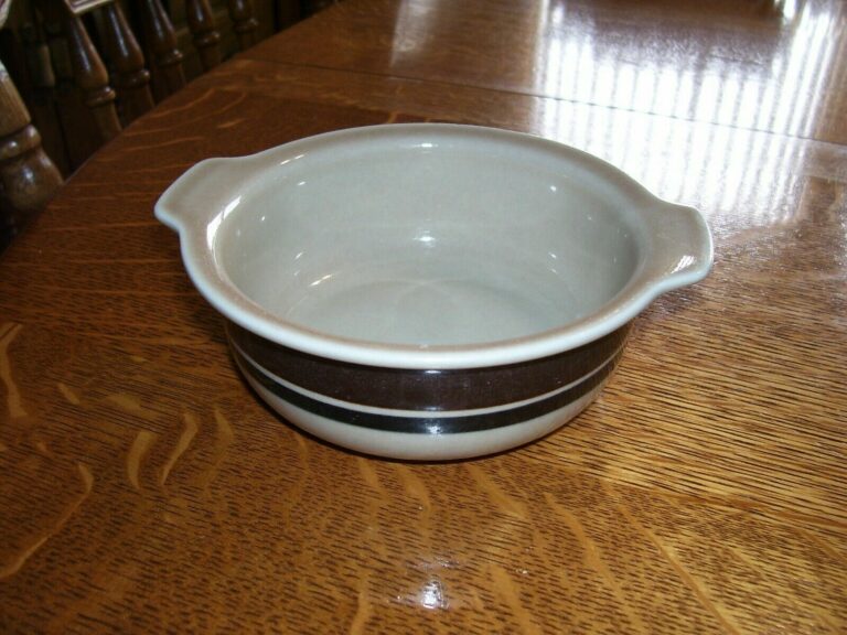 Read more about the article Arabia Finland Ruija Troubadour Cereal Soup Bowl Vintage