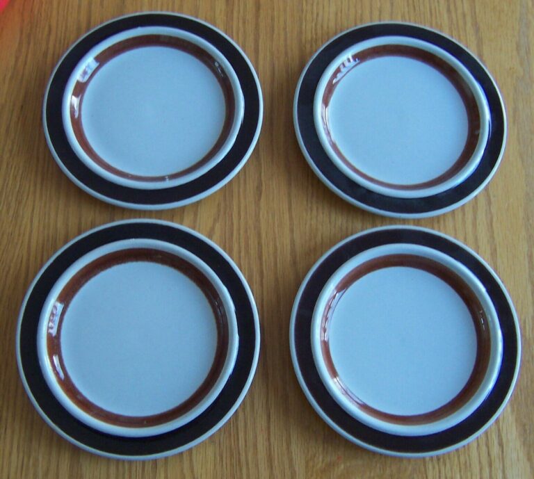 Read more about the article Arabia Finland Ulla Procope Rosmarin Brown 6.25″ Bread Plates Lot of 4 EXC!