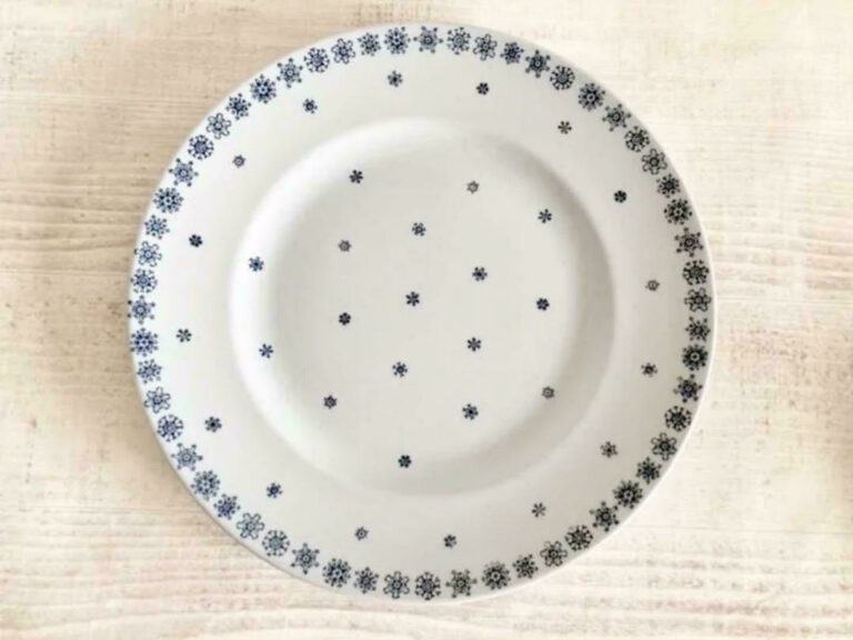 Read more about the article Nordic Arabbia Arabic Snowflake Dner Plate 26Cm