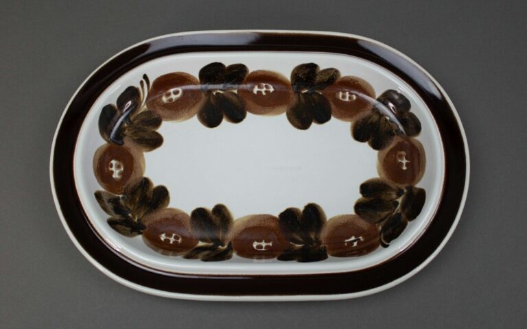 Read more about the article Arabia Finland Ulla Procope Anemone Rosmarin Brown Oval Serving Platter 13 1/8″