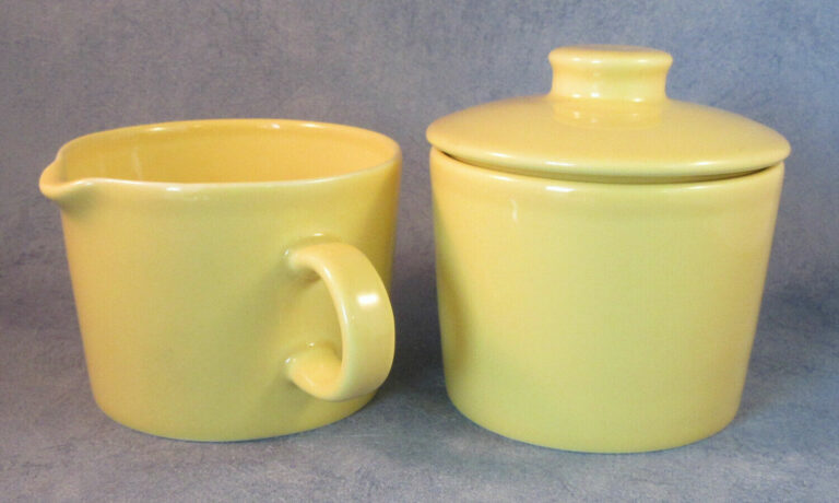 Read more about the article ARABIA Kaj Franck Teema Yellow Creamer and Sugar Bowl with Lid  Perfect Condition