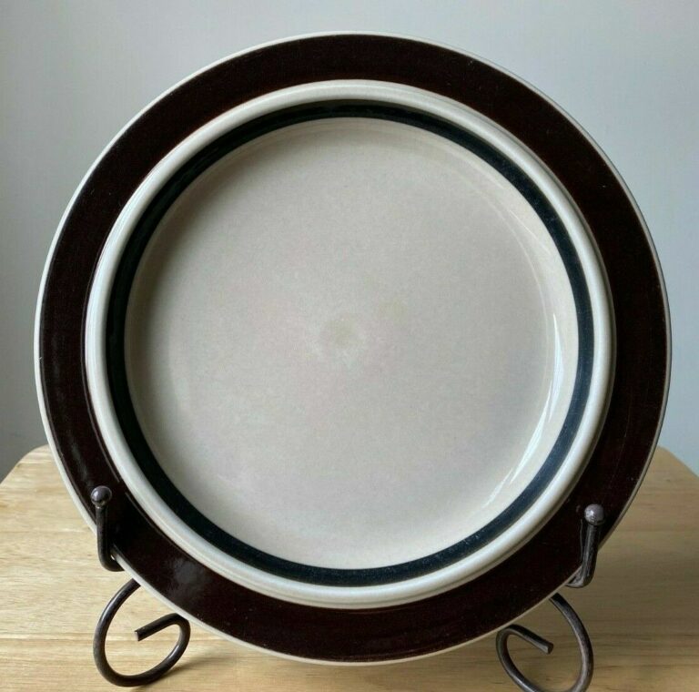 Read more about the article 7 ARABIA FINLAND RUIJA TROUBADOUR 10″ Dinner Plates – GUC