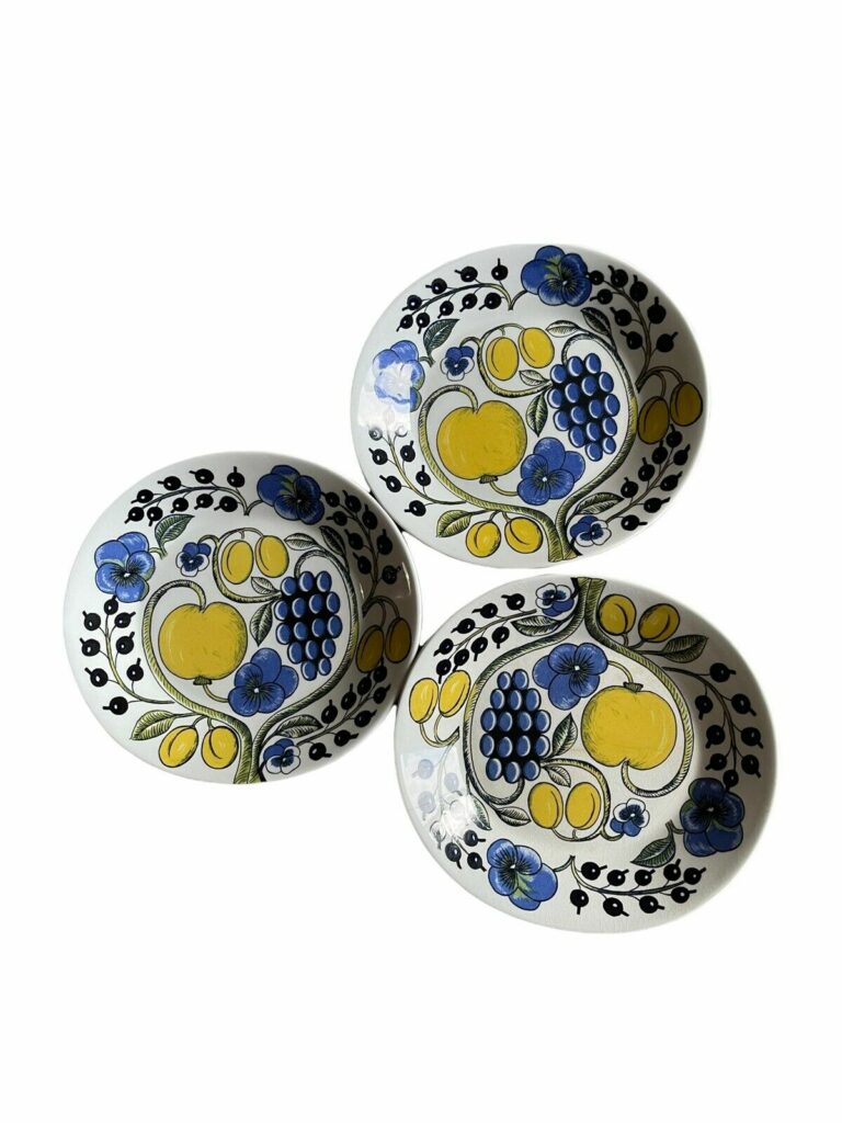 Read more about the article Arabia Finland Paratiis Fine China Blue Yellow Fruit Design Set of 3 SaladPlates