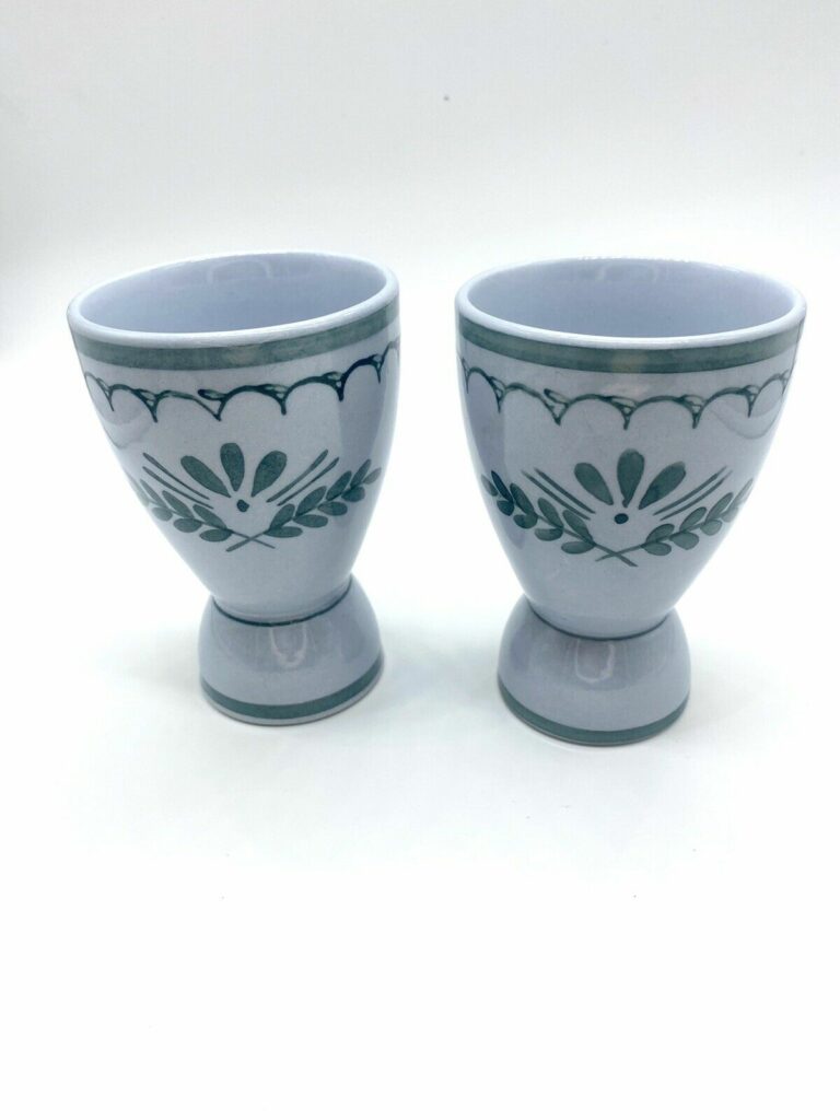Read more about the article Pair of (2)Vintage Arabia Of Finland Double Egg Cups Green Thistle