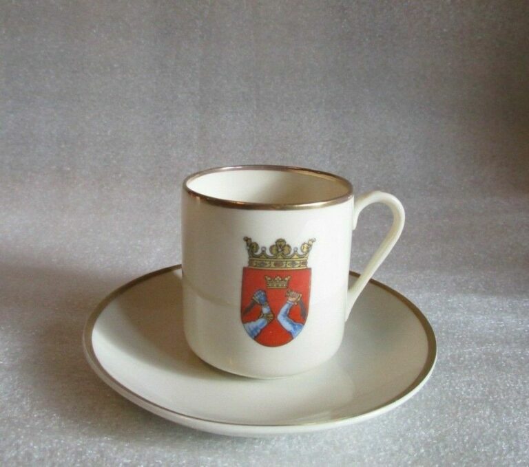 Read more about the article ARABIA FINLAND Demitasse Mocha Crested Cup and Saucer Olga Osol Design Circa 1950s