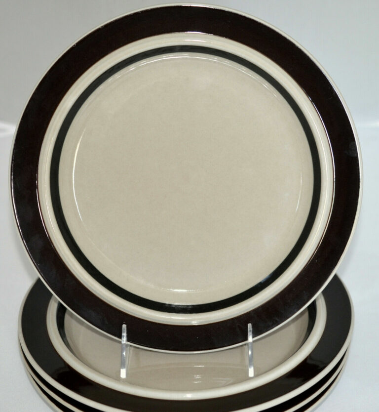 Read more about the article Arabia Finland Ruija Troubadour * 4 DINNER PLATES * 10 1/8″   Brown Bands  EXC!