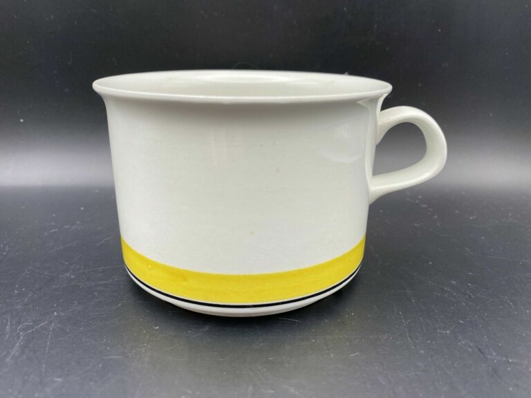 Read more about the article Vintage Arabia Finland Faenza Coffee Cup Yellow Black Stripe