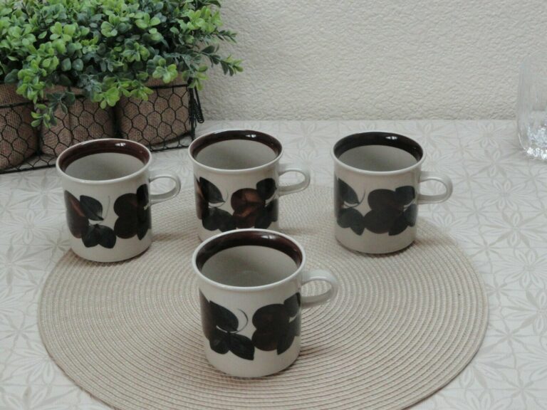 Read more about the article Arabia Finland Ruija Troubadour 3 1/2″ Coffee Mugs (4) No Saucers