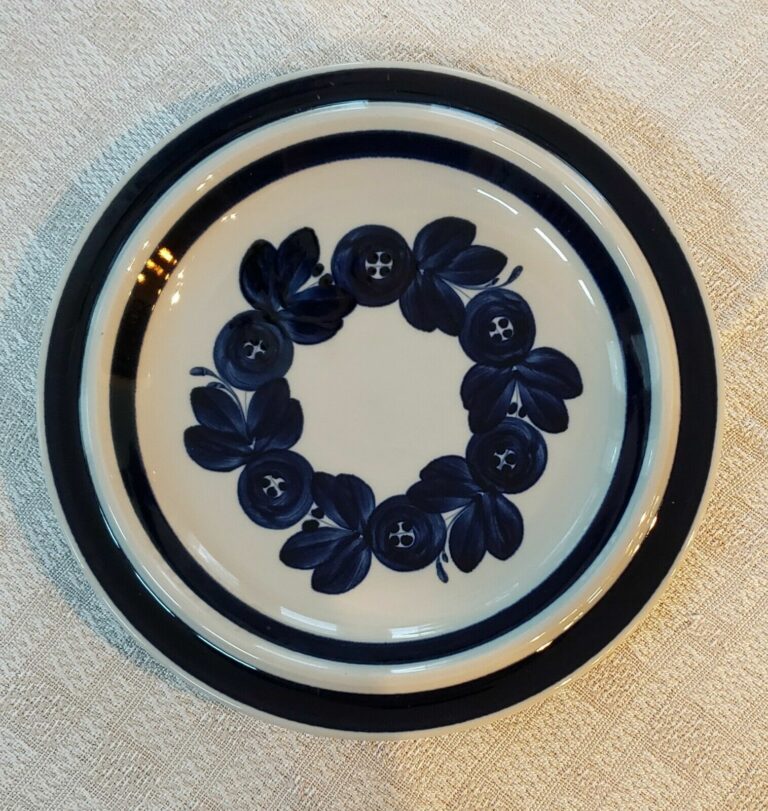 Read more about the article ARABIA Anemone Blue Serving Platter Chop Plate 13″ Made in Finland Very Good