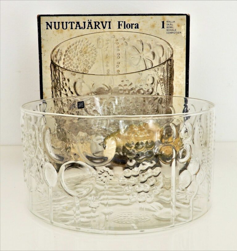 Read more about the article Arabia Finland 1970s Nuutajarvi Flora Glass Bowl 25 cm Wide Clear by Oiva Toikka