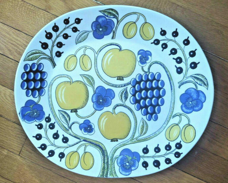 Read more about the article Arabia Finland Huge Blue Yellow Paratiisi Oval Serving Plate 14″ BIRGER KAIPIAIN
