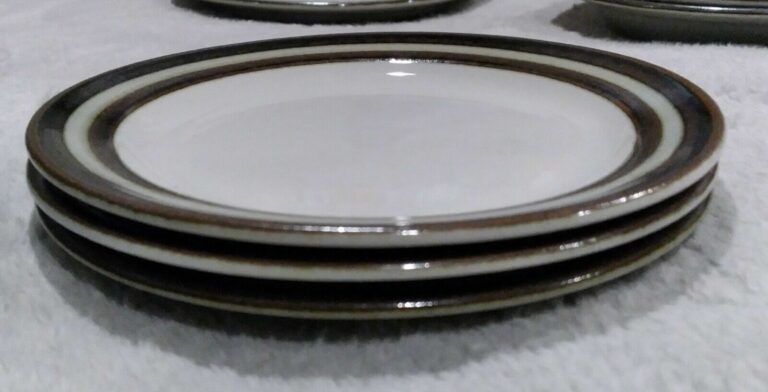 Read more about the article Arabia of Finland Karelia  set of 3 Vintage Stone Grey 6 3/4 bread plates