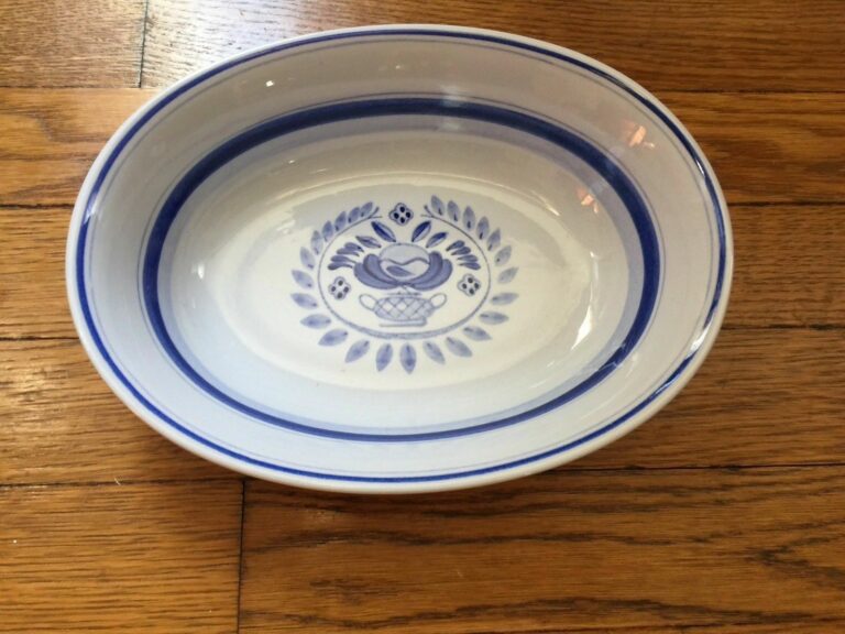 Read more about the article ARABIA – BLUE ROSE – OVAL VEGETABLE SERVING BOWL – FINLAND