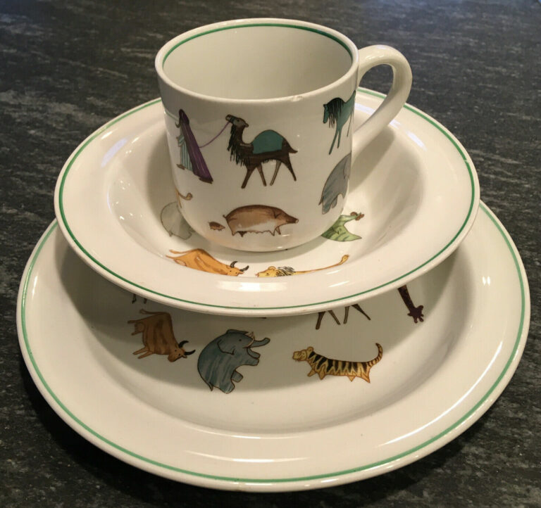 Read more about the article Vintage 1960’s Arabia Finland Child’s 3-Piece Dinner Set “Animals on Parade”