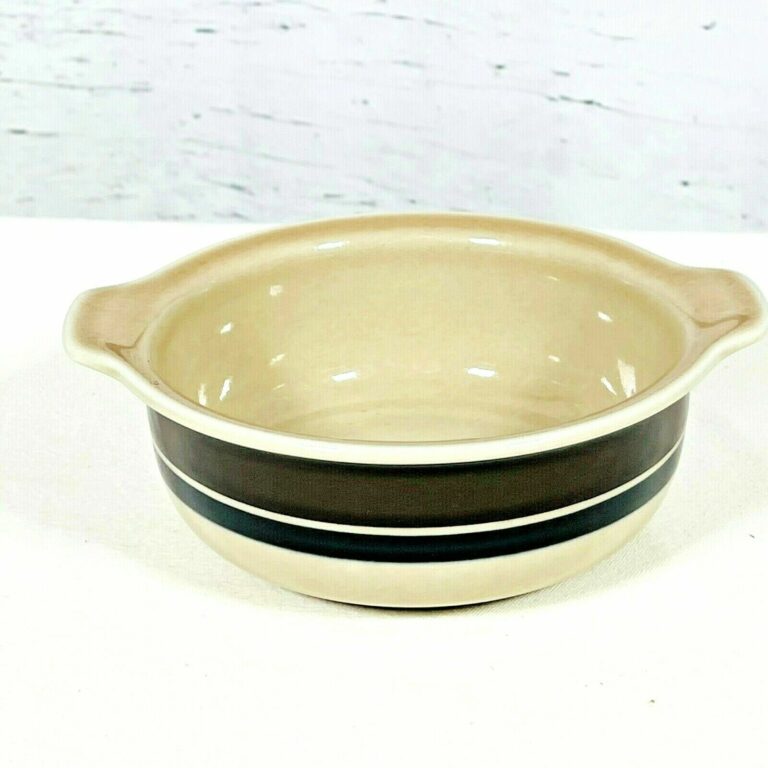 Read more about the article Arabia Finland Ruija Troubadour 4 LUGGED CEREAL SOUP BOWLS 6 3/8″ Brown Bands