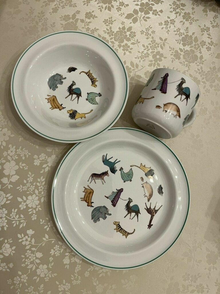 Read more about the article Vintage 1960’s Arabia Finland Child’s 3-Piece Dinner Set “Animals on Parade”