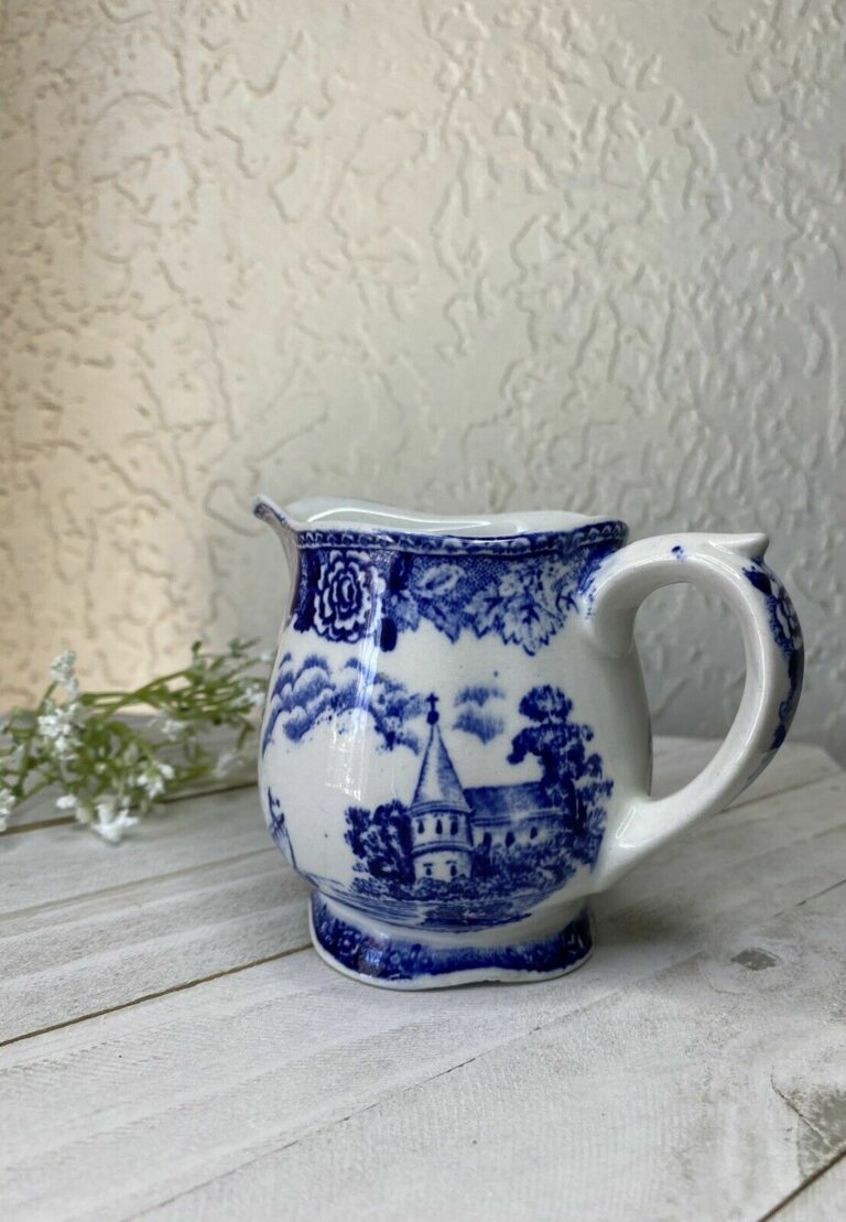 Read more about the article Vintage 1960s Arabia Finland porcelain Landscape Blue Creamer