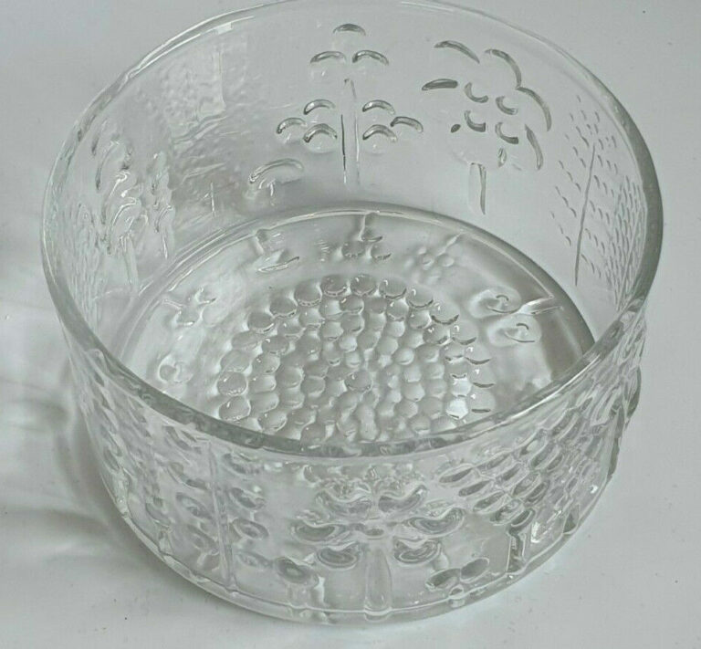 Read more about the article Arabia Flora Glass Bowl