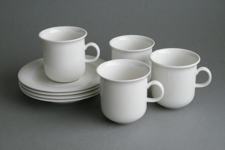 Read more about the article Arabia Finland Arctica cups and saucers x4  like new condition