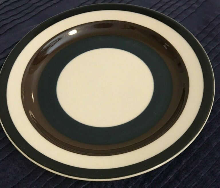 Read more about the article Arabia of Finland KAIRA Bread Plate 6.75″ Tan w/ Brown Blue Band