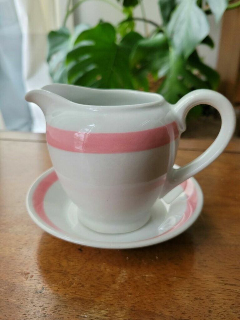 Read more about the article Arabia made in Finland Pink Ribbon White Creamer