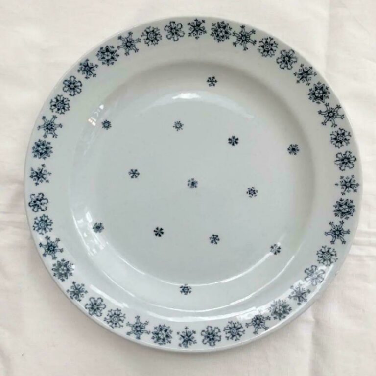 Read more about the article Arabia Plates Snowflake Tableware Stylish A Life Above The Rest Finland 19.5 cm