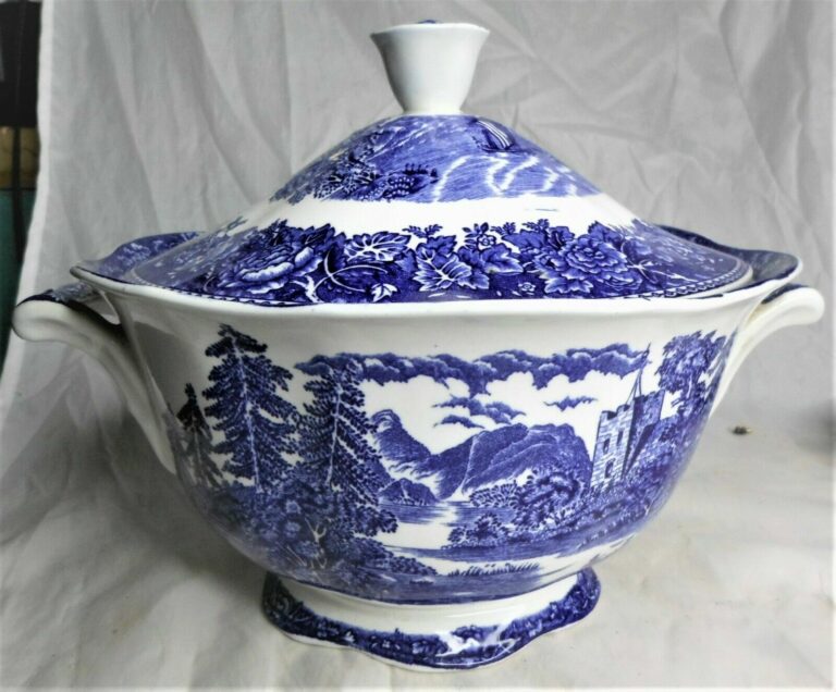Read more about the article Arabia Landscape Blue Soup Tureen Finland